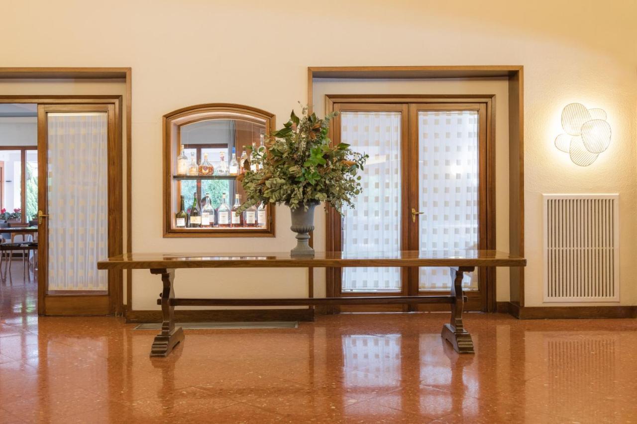 Hotel Emporda Figueres  Luaran gambar