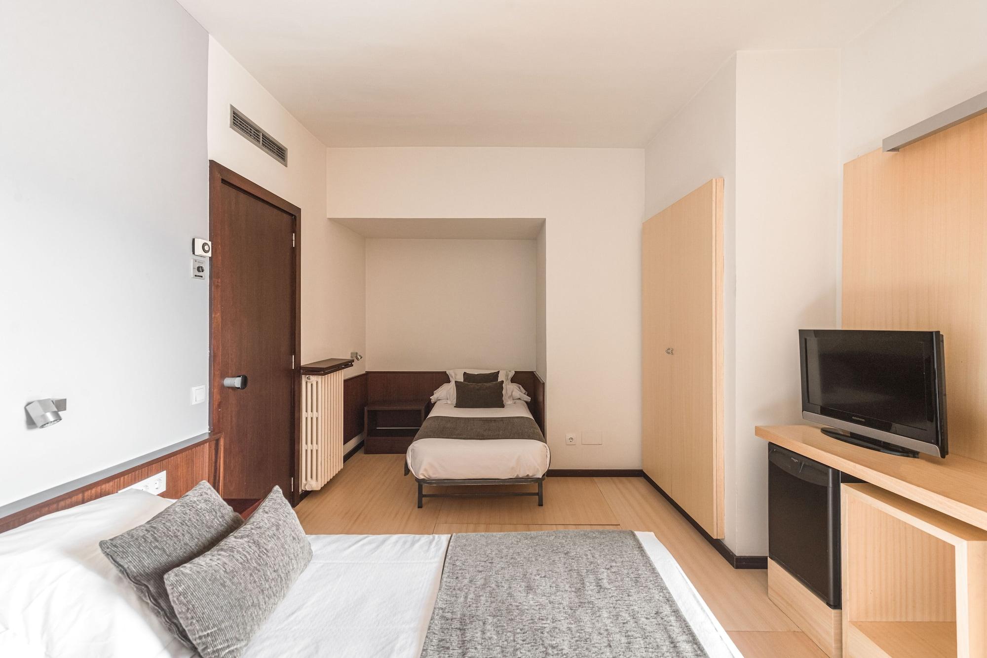 Hotel Emporda Figueres  Luaran gambar