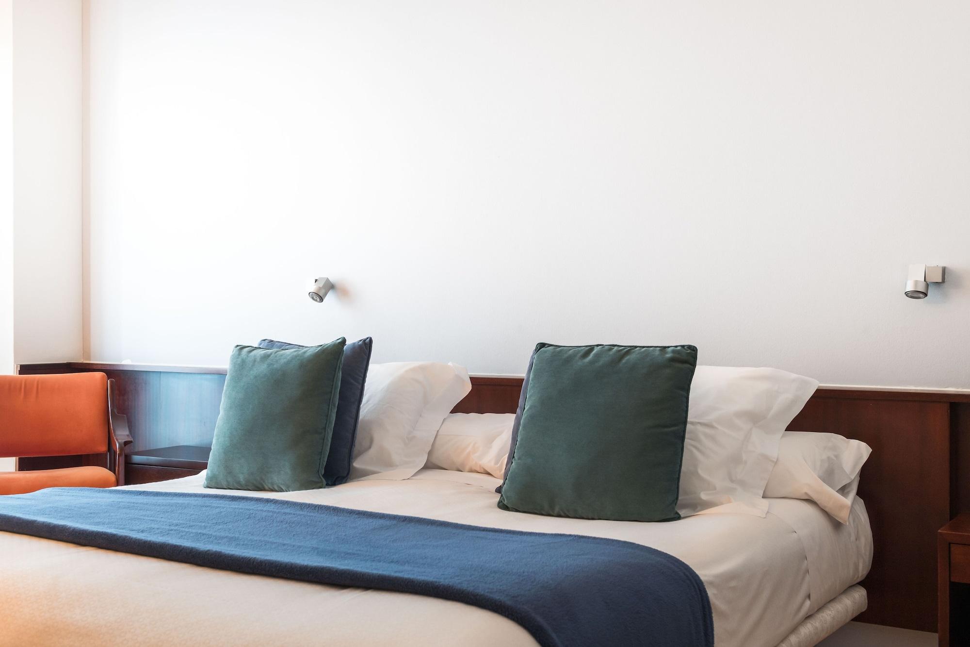 Hotel Emporda Figueres  Luaran gambar
